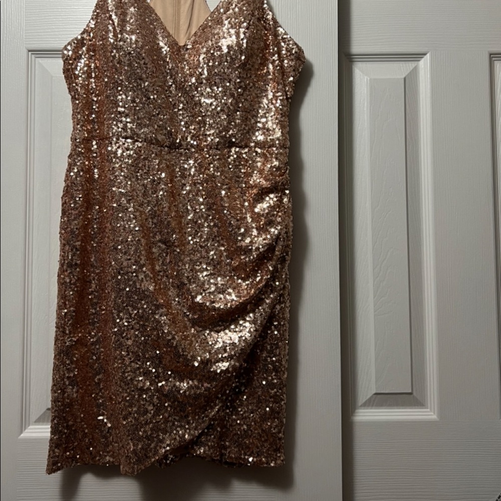 This is a mini dress and it’s so cute! Only wore once